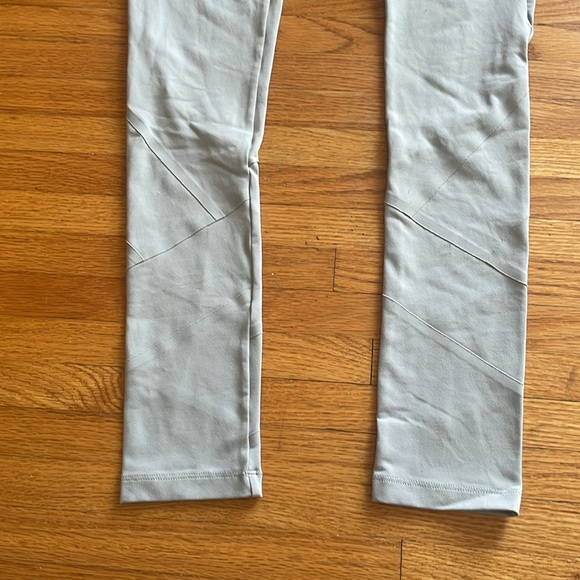 Gymshark Light Gray Leggings- Medium - Picture 4 of 8